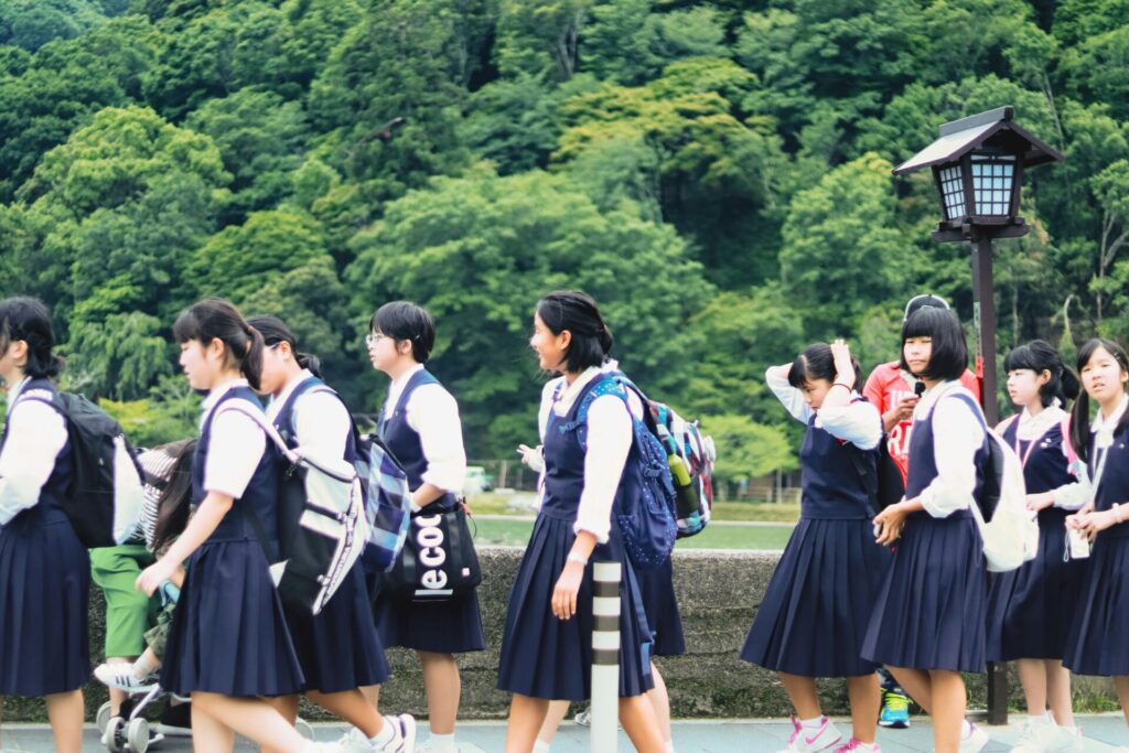 修学旅行の学生たち