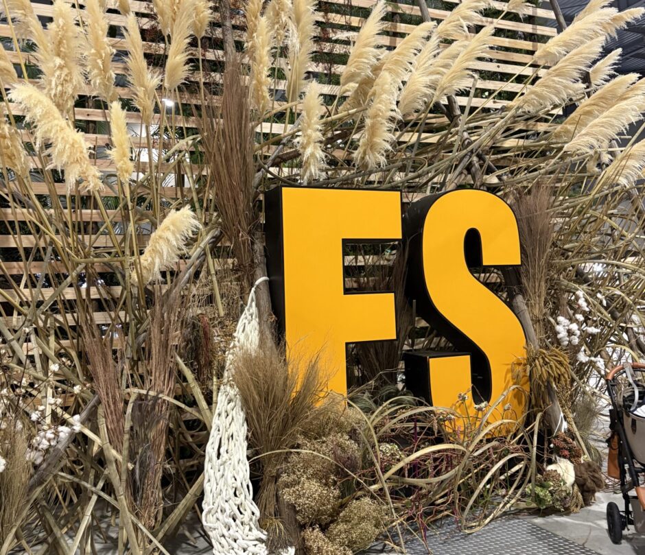 フィールドスタイルのモニュメント